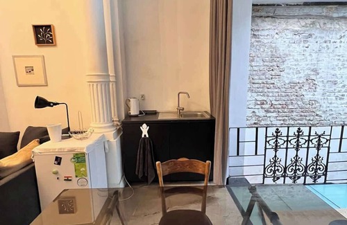 Saint-Josse-ten-Noode Appartement | Chic Comfortable Loft with Patio and Natural Light