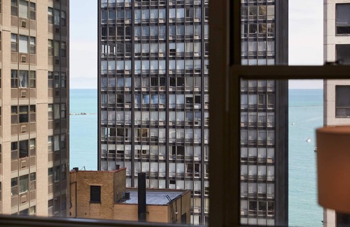 Streeterville Appartement | Chic Corner 2BR in Streeterville | Roof Deck | Lake Views