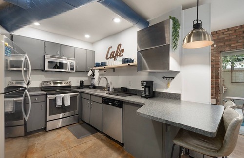 Pierson Place Historic District Maison | Chic & Cozy | Midtown 1BR + Pool Prime Location