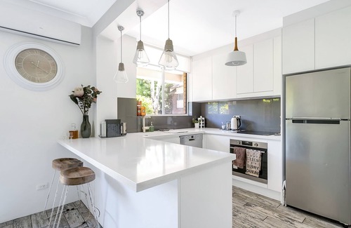 Manly Appartement | Chic designer garden apartment moments from beach!