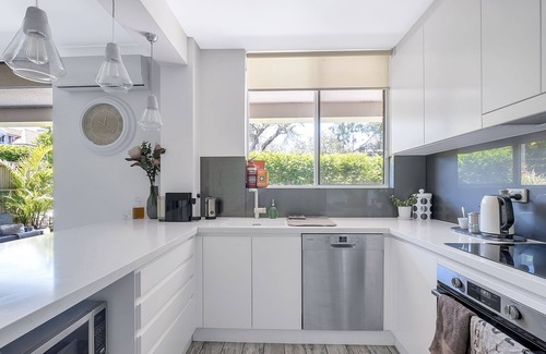Manly Appartement | Chic designer garden apartment moments from beach!