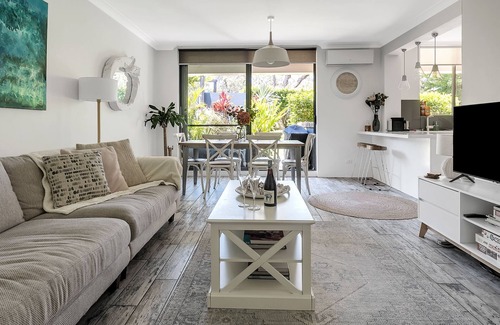 Manly Appartement | Chic designer garden apartment moments from beach!