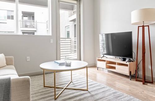 Little Tokyo Appartement | Chic Downtown 2BR w/ Pool, W/D & Gym, near 7th St Metro, by Blueground