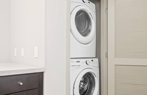 Little Tokyo Appartement | Chic Downtown 2BR w/ Pool, W/D & Gym, near 7th St Metro, by Blueground