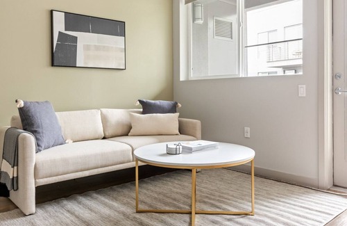 Little Tokyo Appartement | Chic Downtown 2BR w/ Pool, W/D & Gym, near 7th St Metro, by Blueground