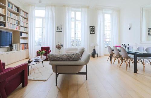 Arsenal Appartement | Chic flat Place des Vosges