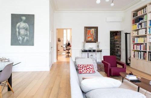 Arsenal Appartement | Chic flat Place des Vosges