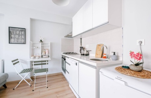 Moda Appartement | Chic Flat w Balcony 5 min to Moda Coast in Kadikoy