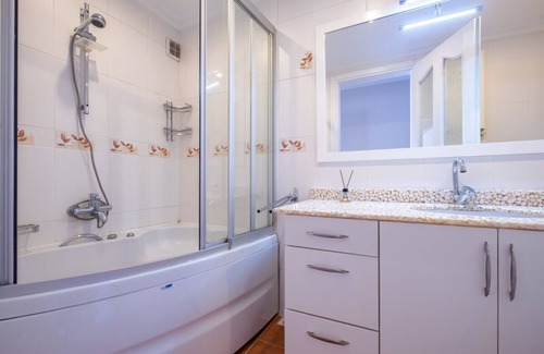 Moda Appartement | Chic Flat with Balcony near Moda Shore