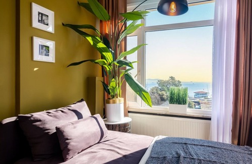 Moda Appartement | Chic Flat with Balcony near Moda Shore