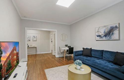 Avondale Appartement | Chic & Fully Furnished 2BR Apartment - Roscoe 1