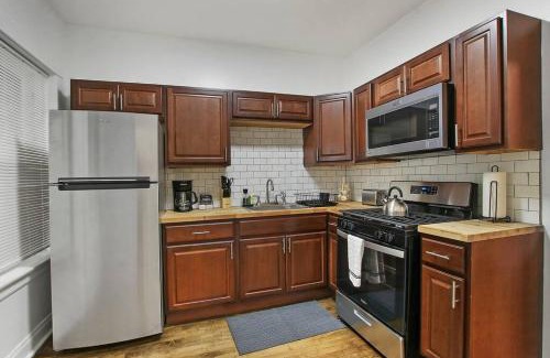 Avondale Appartement | Chic & Fully Furnished 2BR Apartment - Roscoe 1