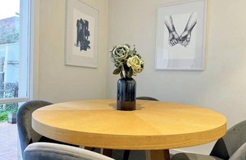 Fitzroy North Maison | Chic getaway at Fitzroy North