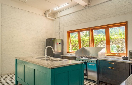 Candi Dasa Villa | Chic Hilltop Getaway with Breathtaking Ocean Views - East Bali