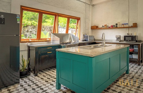 Candi Dasa Villa | Chic Hilltop Getaway with Breathtaking Ocean Views - East Bali