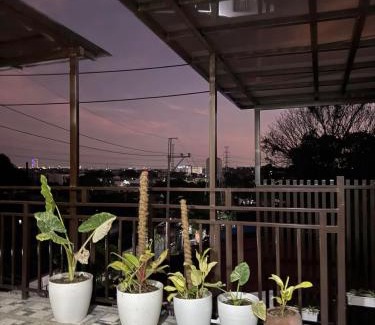 Meycauayan Lit Et Petit-Déjeuner | Chic Hilltop Hideaway and Stylish Stay in Caloocan's Crestview