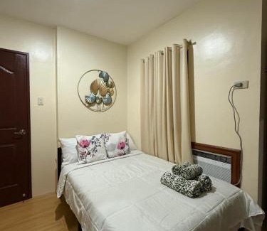 Meycauayan Lit Et Petit-Déjeuner | Chic Hilltop Hideaway and Stylish Stay in Caloocan's Crestview