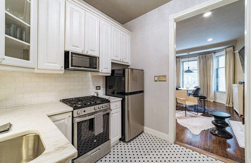 Gold Coast Appartement | Chic & Historic Apartment Steps from Mag Mile