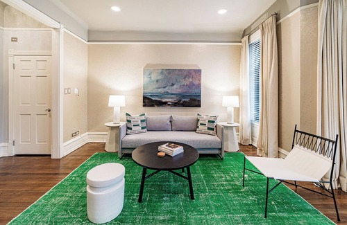 Gold Coast Appartement | Chic & Historic Apartment Steps from Mag Mile