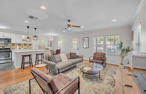 Dawson Maison | 3-bedroom in SOCO, Lady Bird, Downtown, Walkable !