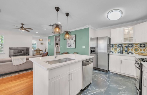 Dawson Maison | 3-bedroom in SOCO, Lady Bird, Downtown, Walkable !