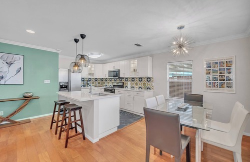 Dawson Maison | 3-bedroom in SOCO, Lady Bird, Downtown, Walkable !