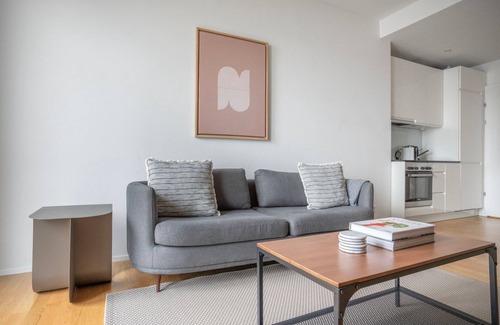 Horgen District Appartement | Chic Horgen 2BR w/ Storage Room & Lake View, nr Market, by Blueground