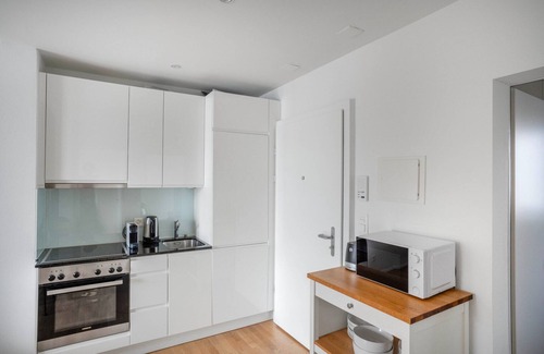 Horgen District Appartement | Chic Horgen 2BR w/ Storage Room & Lake View, nr Market, by Blueground