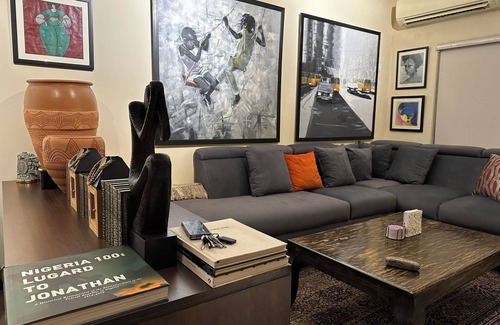 Ikoyi Lit Et Petit-Déjeuner | Chic Ikoyi Guesthouse with Pool, 6 Bedrooms – Perfect for Families & Groups