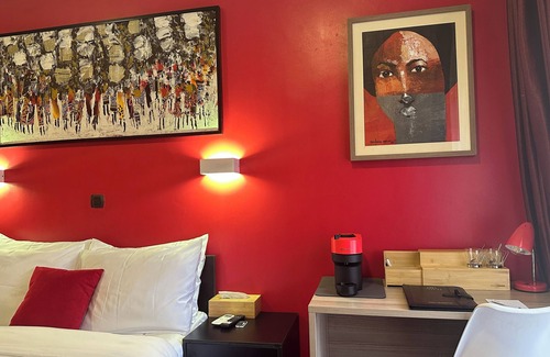 Ikoyi Lit Et Petit-Déjeuner | Chic Ikoyi Guesthouse with Pool, 6 Bedrooms – Perfect for Families & Groups