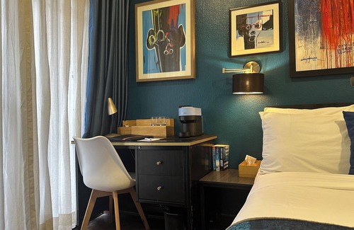Ikoyi Lit Et Petit-Déjeuner | Chic Ikoyi Guesthouse with Pool, 6 Bedrooms – Perfect for Families & Groups