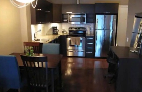 International District Copropriété | Chic Luxury Downtown Condo with Pool & Garage !