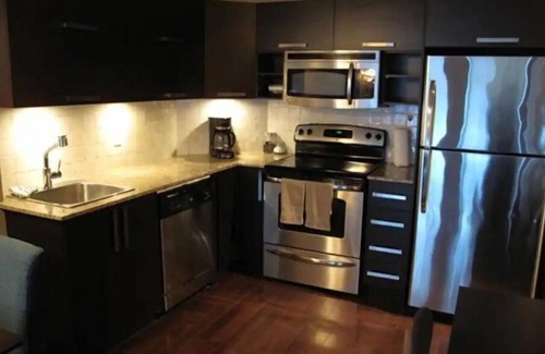 International District Copropriété | Chic Luxury Downtown Condo with Pool & Garage !