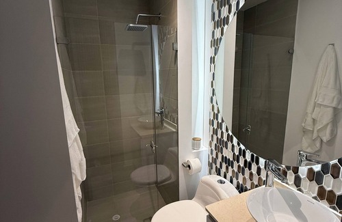 La Gran Via Appartement | Chic Luxury Stay Near Parque 93
