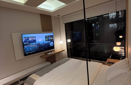 La Gran Via Appartement | Chic Luxury Stay Near Parque 93