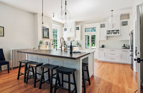 Ithaca Maison | Chic Mansion