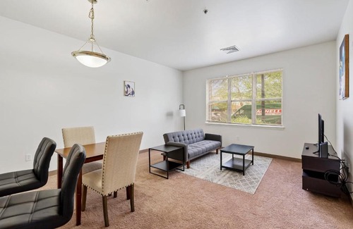Pittsburgh Appartement | Chic Modern 1BR Apartment by Stay Gia