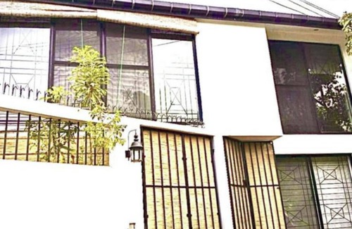Wellawatta North Maison | Chic modern 2-bedroom apartment with AC, WiFi, parking, hot water, in Colombo