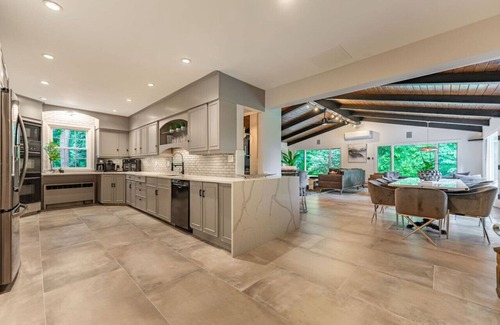 Rockford Maison | Chic Modern Glam - The Rock Royale