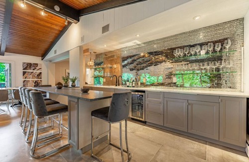 Rockford Maison | Chic Modern Glam - The Rock Royale