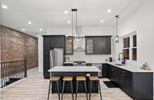 Tri-Taylor Copropriété | Chic Modern NEW Loft near United Center, UIC/IMD & Downtown W/ Street Parking