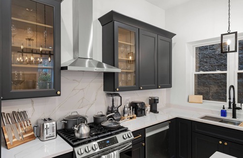 Tri-Taylor Copropriété | Chic Modern NEW Loft near United Center, UIC/IMD & Downtown W/ Street Parking