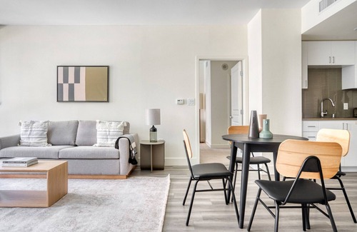 Mountain View Appartement | Chic Mountain View 2BR w/ Roof Deck & W/D, near highways, by Blueground