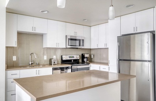 Mountain View Appartement | Chic Mountain View 2BR w/ Roof Deck & W/D, near highways, by Blueground