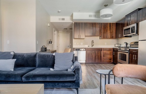 Mountain View Appartement | Chic Mountain View 1BR w/ BBQ & Spa, nr Shops & Dining, by Blueground