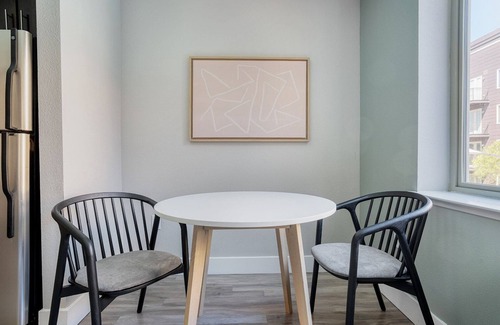 Mountain View Appartement | Chic Mountain View 1BR w/ BBQ & Spa, nr Shops & Dining, by Blueground
