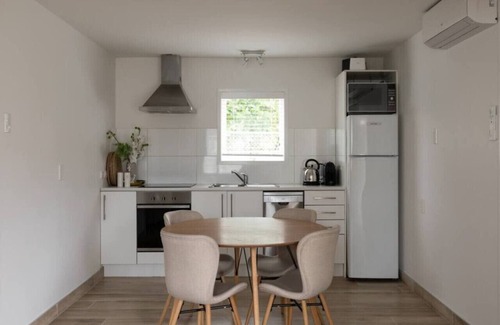 Mission Bay Appartement | Chic on the Beach | Full Kitchen, Free Parking & Wifi