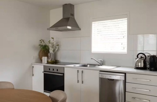 Mission Bay Appartement | Chic on the Beach | Full Kitchen, Free Parking & Wifi