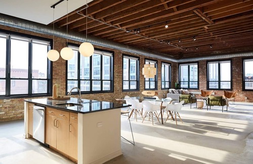 West Loop Appartement | Chic Penthouse Corner 3BR Loft In Fulton Market