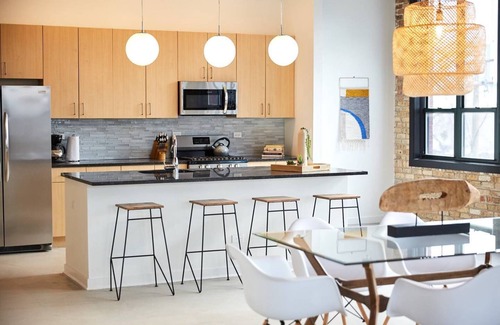 West Loop Appartement | Chic Penthouse Corner 3BR Loft In Fulton Market